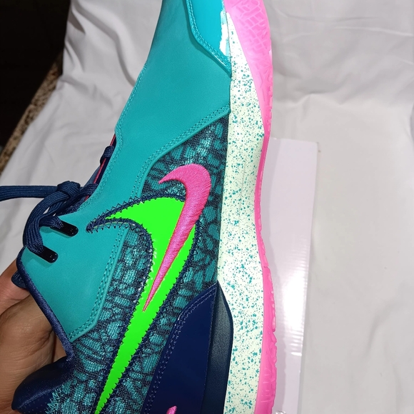 MENS ZM LEBRON NXXT GEN AMPD BRAND NEW WITH BOX 2 SIZE 9FJ1566 300 - Picture 8 of 13